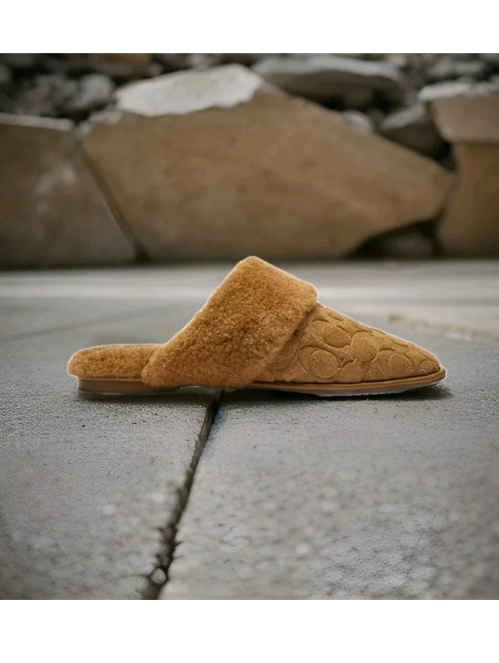 COACH: WOMEN'S: SIGNATURE SUEDE SHERPA: FLATS: MULES: SLIPPERS: SIZE 7: NIB:NEW